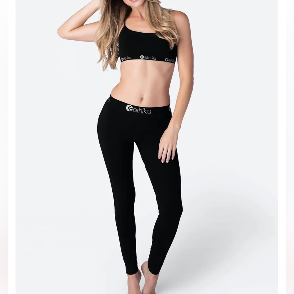 MODAL - MIDNIGHT BLACK
Women's Leggings